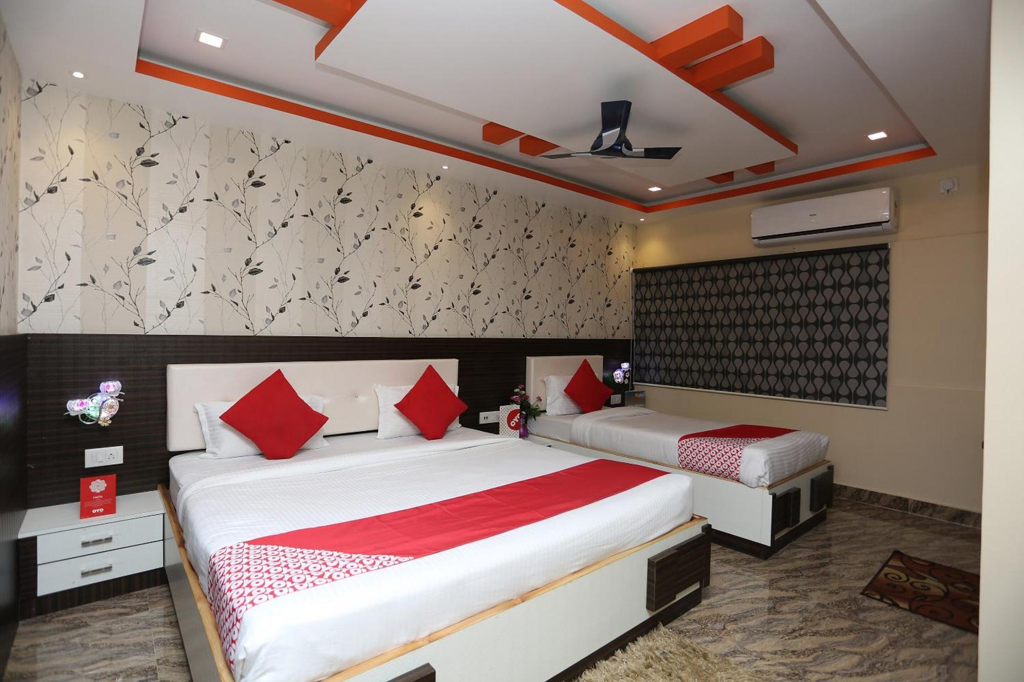 Collection O Hotel New Jasmine Urali Ngoại thất bức ảnh
